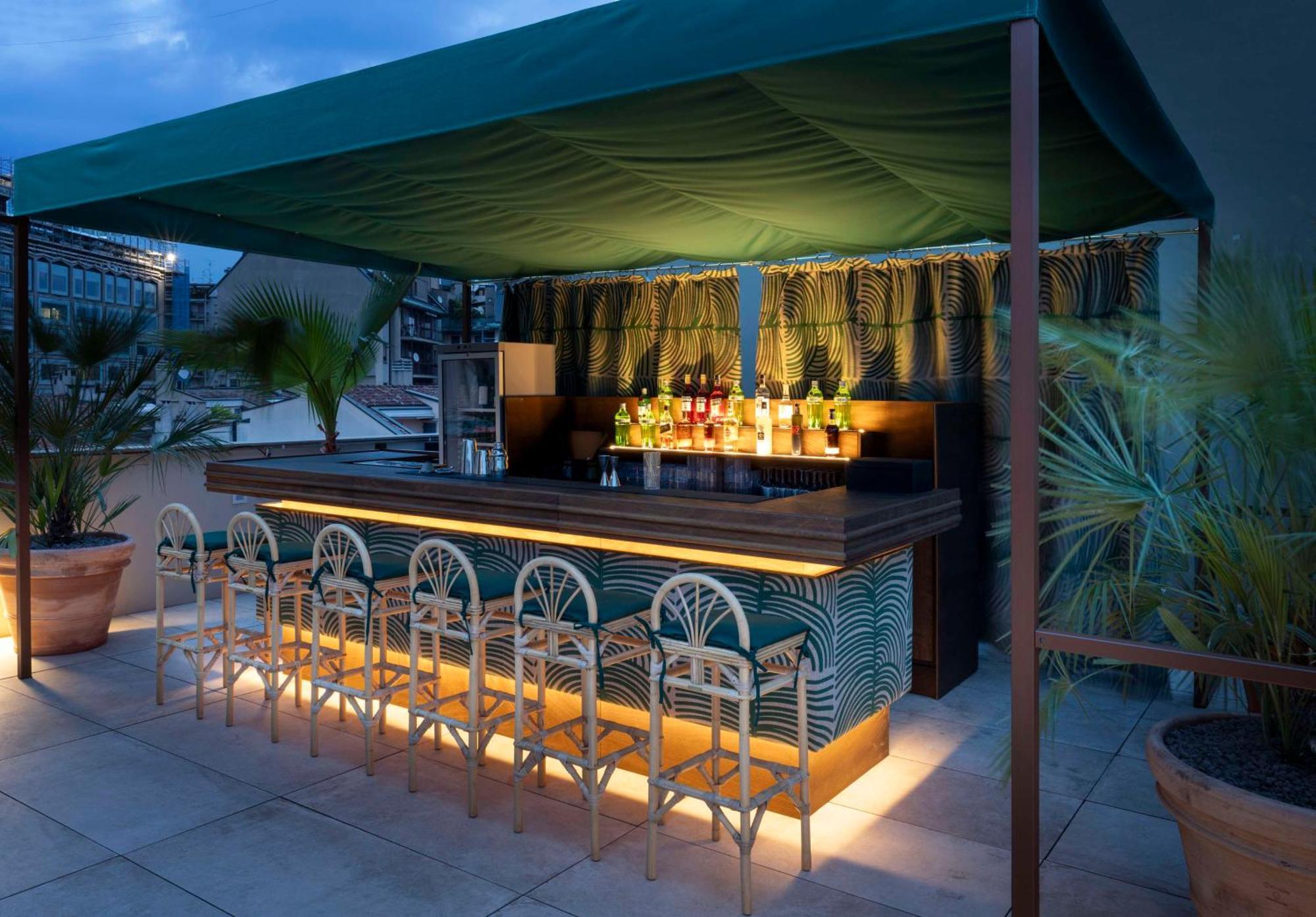 Radisson Collection Hotel, Santa Sofia Milano Ngoại thất bức ảnh The bar at the rooftop terrace